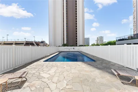 $272,000 | 2525 Date Street, Unit 2704, Honolulu, HI 96826