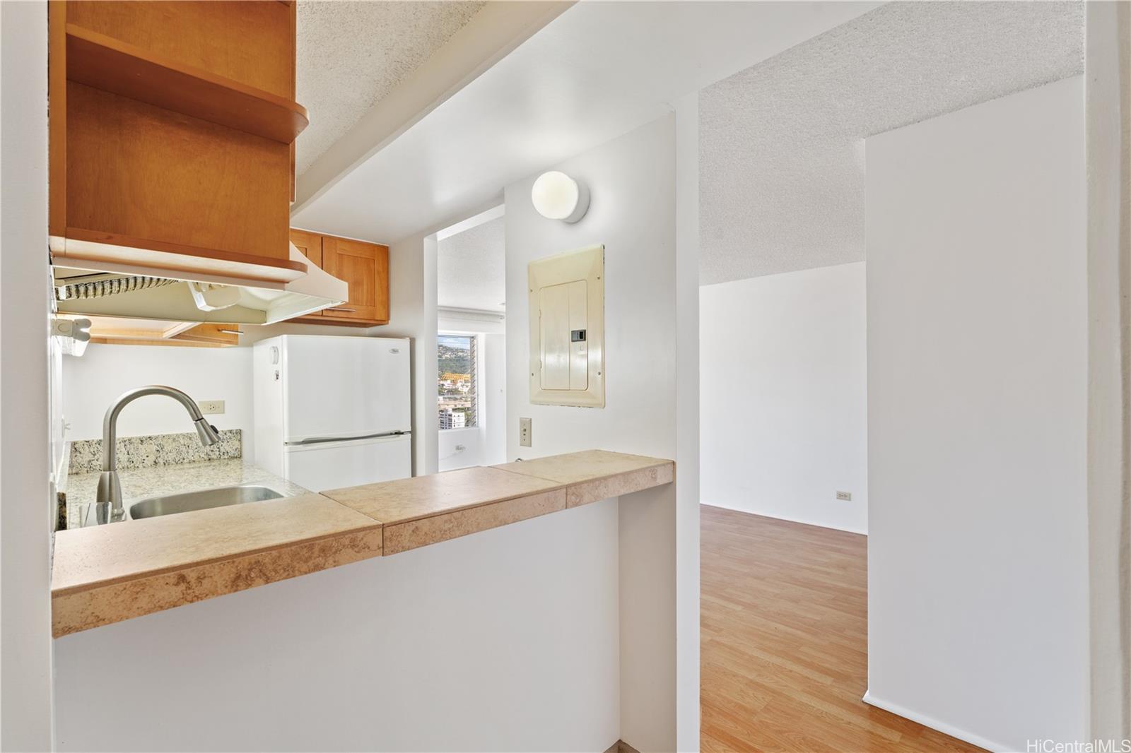 2525 Date Street, Unit 2704 Honolulu, HI 96826 - Photo 6 of 12