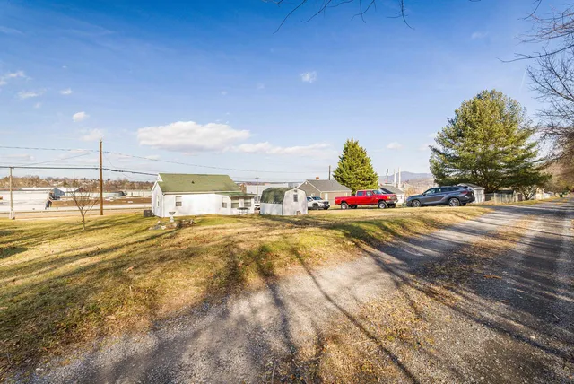 $209,900 | 948 South Delphine Avenue, Waynesboro, VA 22980