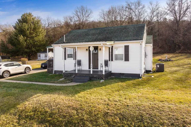 $209,900 | 948 South Delphine Avenue, Waynesboro, VA 22980