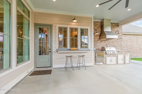 $899,999 | 106 Sea Is Lane, Youngsville, LA 70592