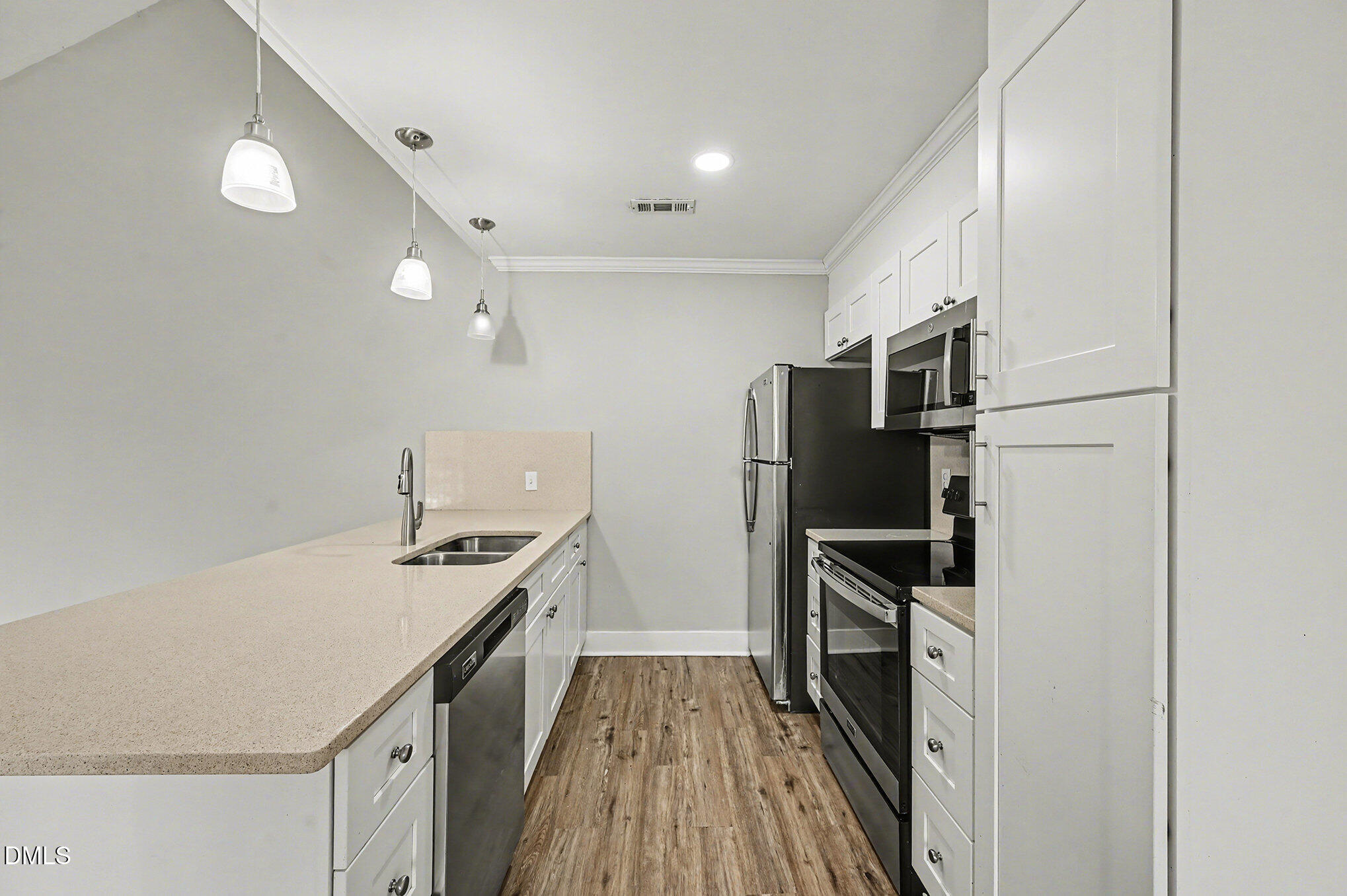 3035 Huntleigh Drive Raleigh, NC 27604 - Photo 4 of 19 008_file_596