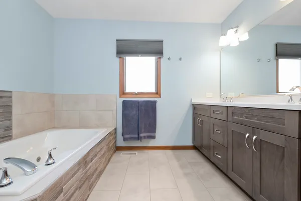 $649,000 | 10924 Beth Drive, Orland Park, IL 60467