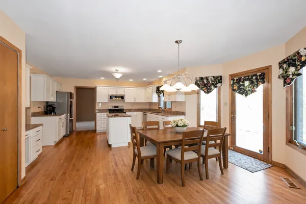 $649,000 | 10924 Beth Drive, Orland Park, IL 60467