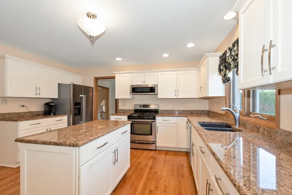$649,000 | 10924 Beth Drive, Orland Park, IL 60467