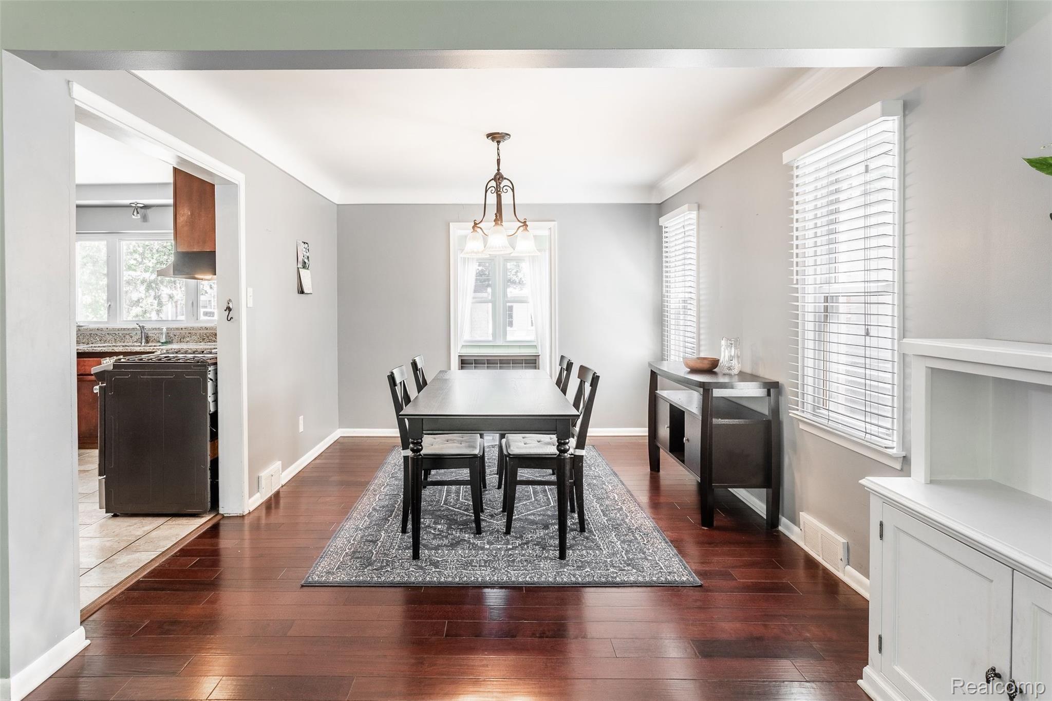 1866 Littlestone Road Grosse Pointe, MI 48236 - Photo 12 of 33 DjVpZPow.jpeg