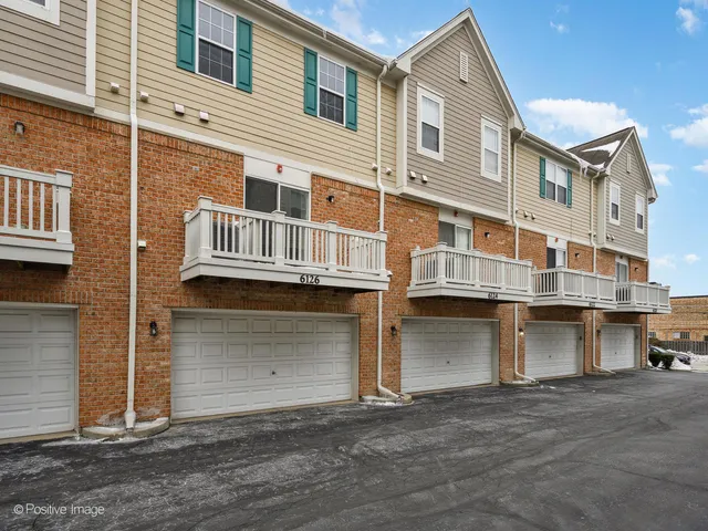 $449,500 | 6126 Washington Court, Morton Grove, IL 60053