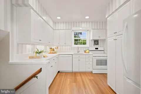 $900,000 | 4509 Clearbrook Lane, Kensington, MD 20895
