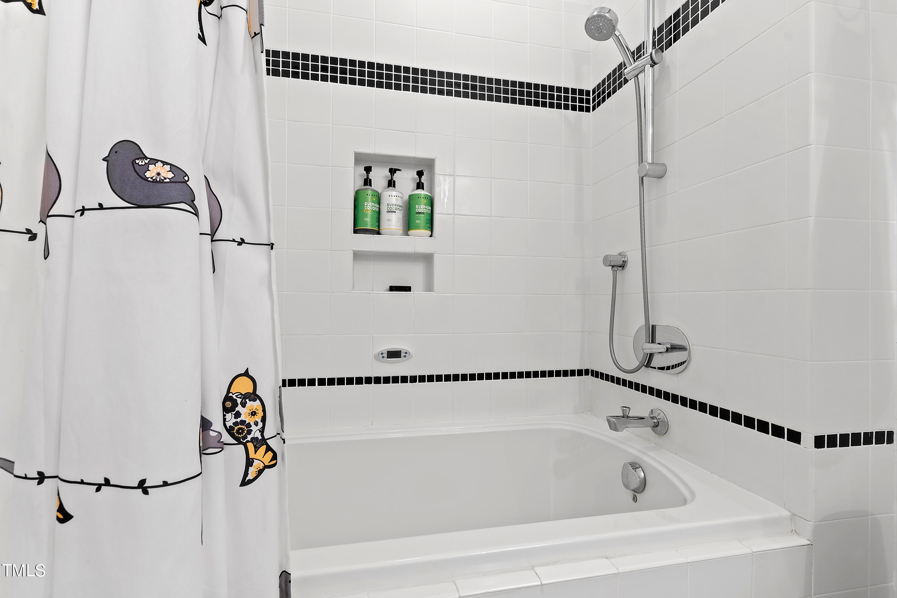 2212 The Circle Raleigh, NC 27608 - Photo 46 of 88 a bathroom with a bathtub