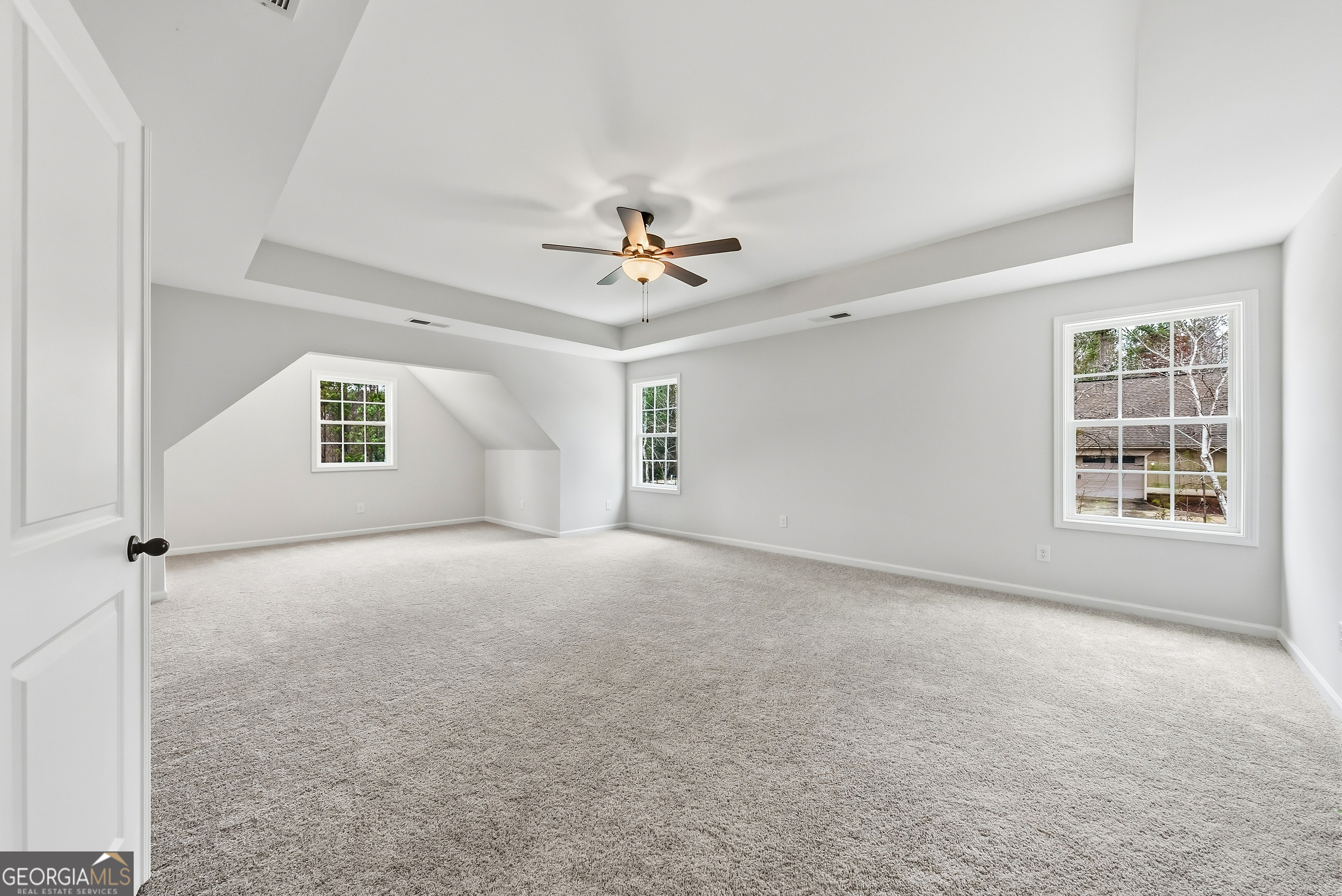 75 Oak Ridge Drive, Unit 4 Pine Mountain, GA 31822 - Photo 21 of 41 an empty room with windows and ceiling fan