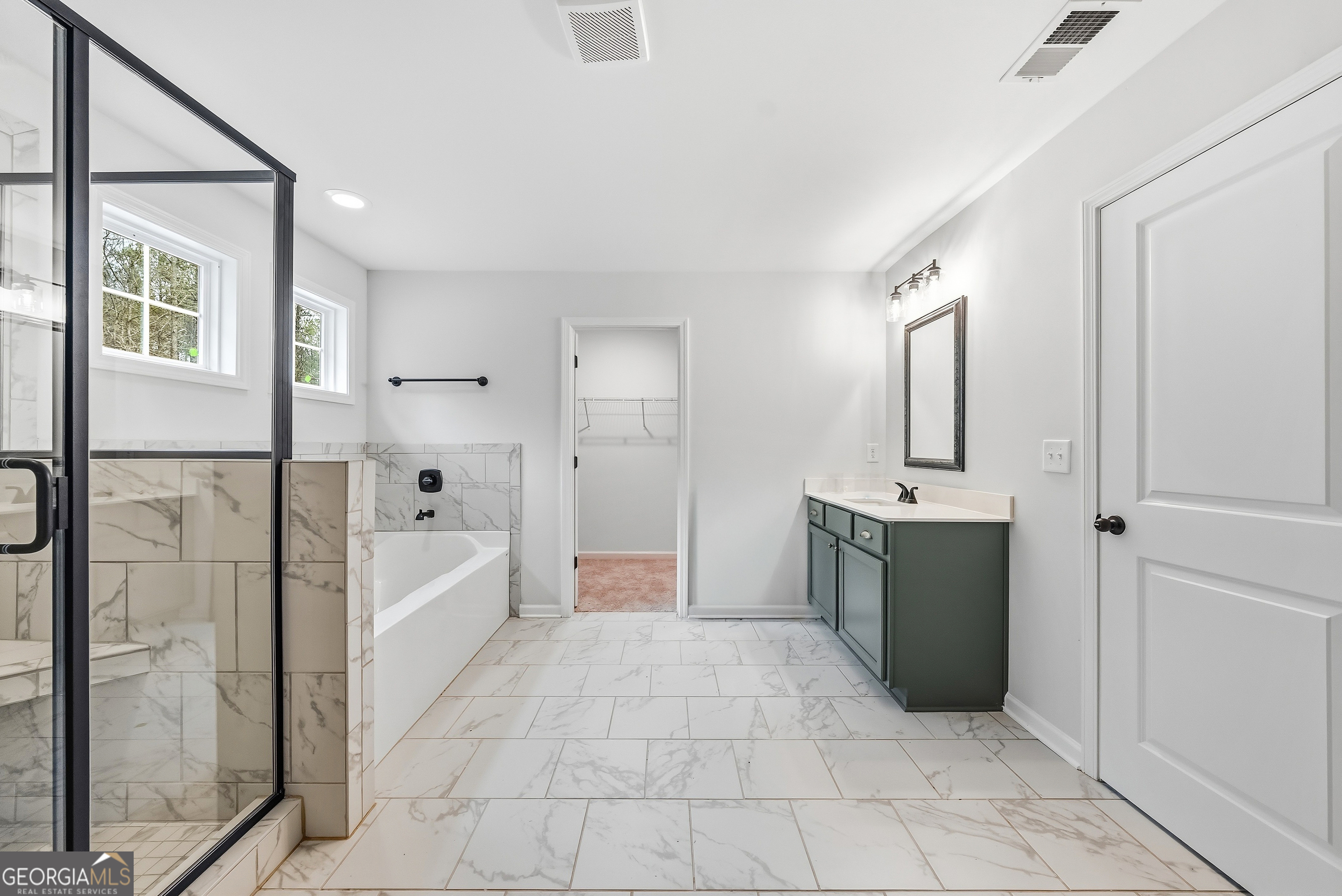 75 Oak Ridge Drive, Unit 4 Pine Mountain, GA 31822 - Photo 23 of 41 a bathroom with a tub shower and mirror