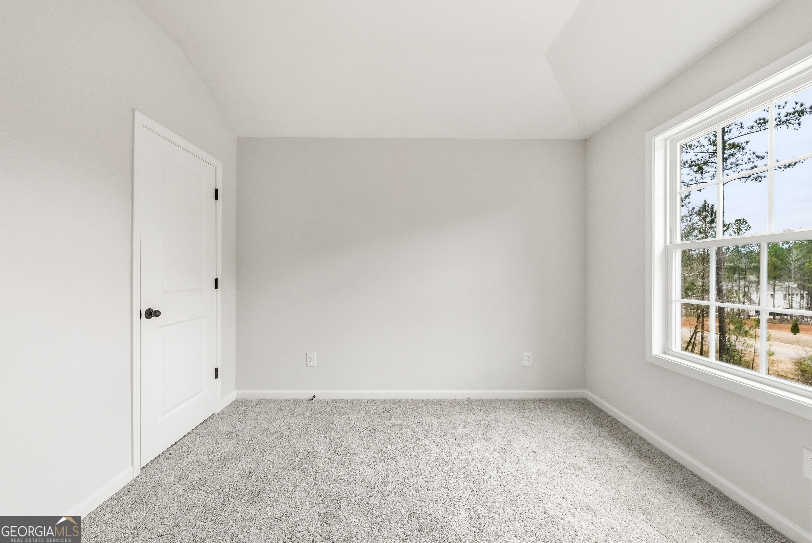 75 Oak Ridge Drive, Unit 4 Pine Mountain, GA 31822 - Photo 35 of 41 a view of an empty room with a window