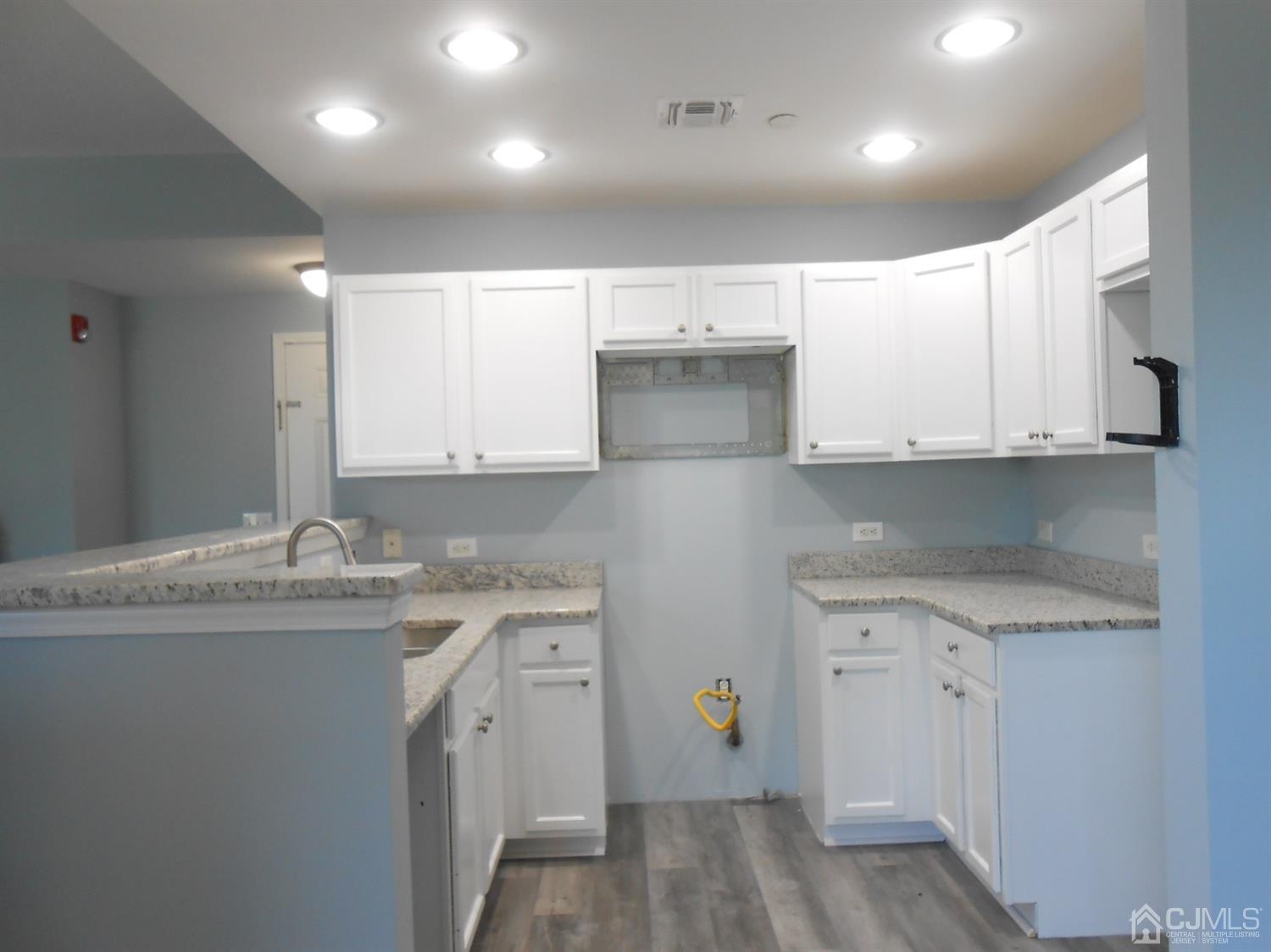 358 Rector Street, Unit A401 Perth Amboy, NJ 08861 - Photo 3 of 19 Gallery Image 3