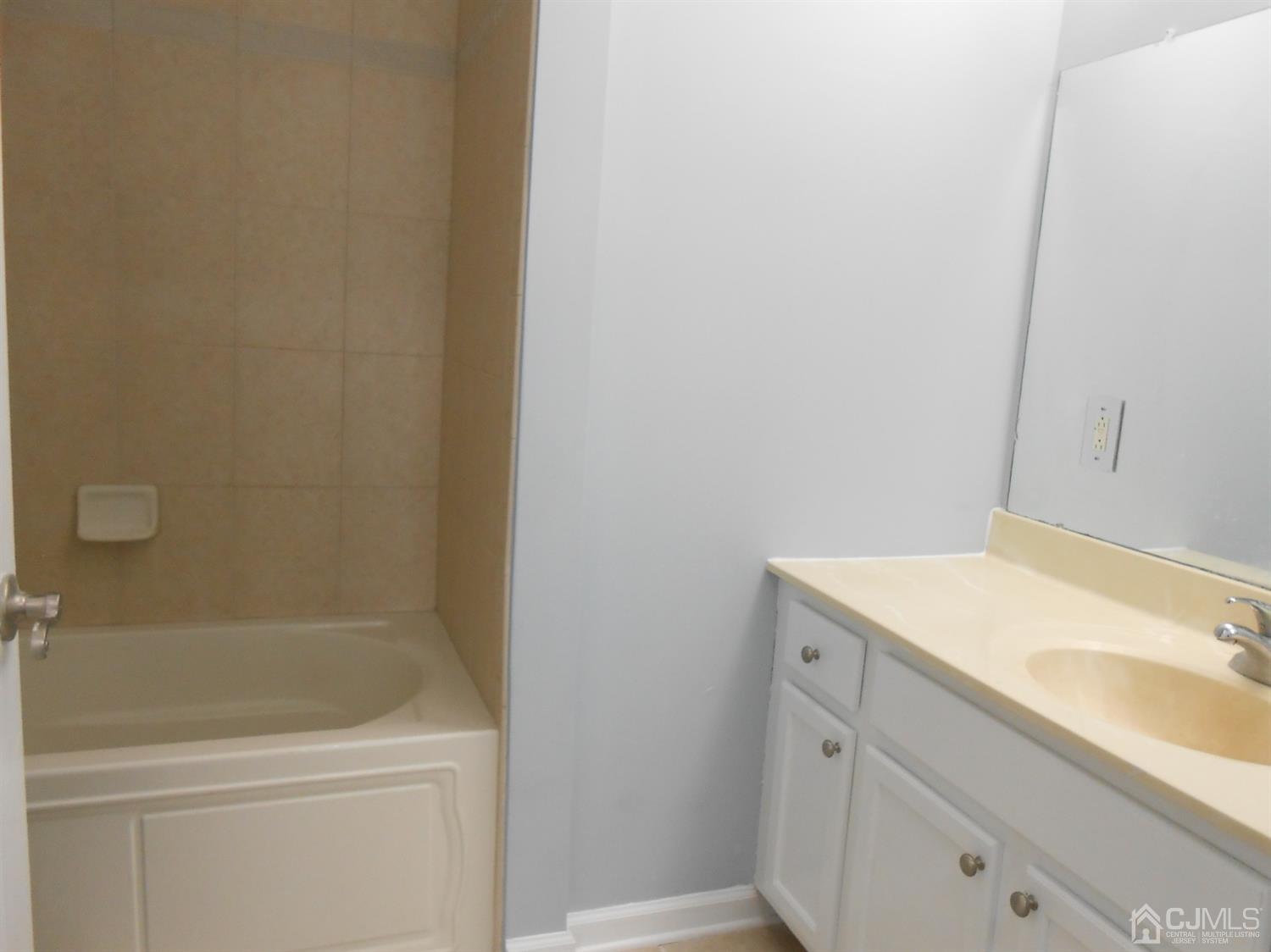 358 Rector Street, Unit A401 Perth Amboy, NJ 08861 - Photo 9 of 19 Gallery Image 9