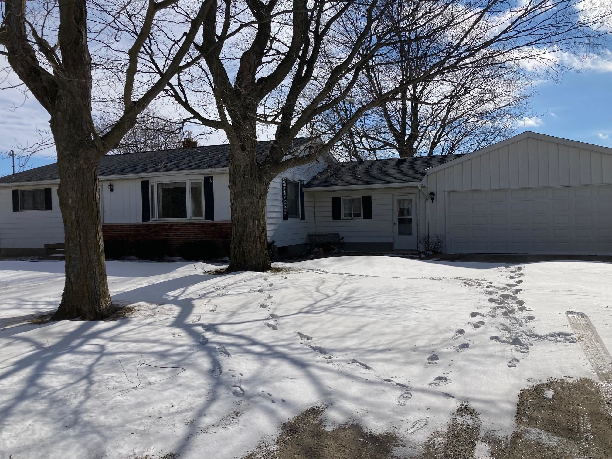 2820 East Harrison Road Alma, MI 48801 - Photo 2 of 42 1896977-1.JPG