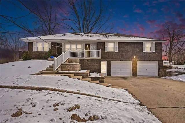 $350,000 | 7807 Northwest Schott Drive, Kansas City, MO 64152