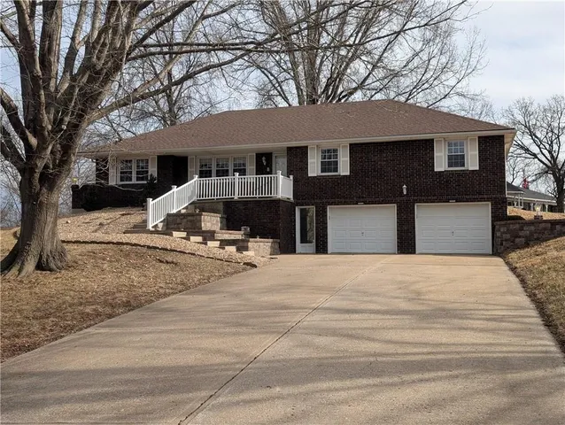 $350,000 | 7807 Northwest Schott Drive, Kansas City, MO 64152