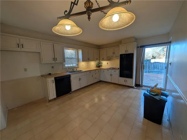 $350,000 | 7807 Northwest Schott Drive, Kansas City, MO 64152