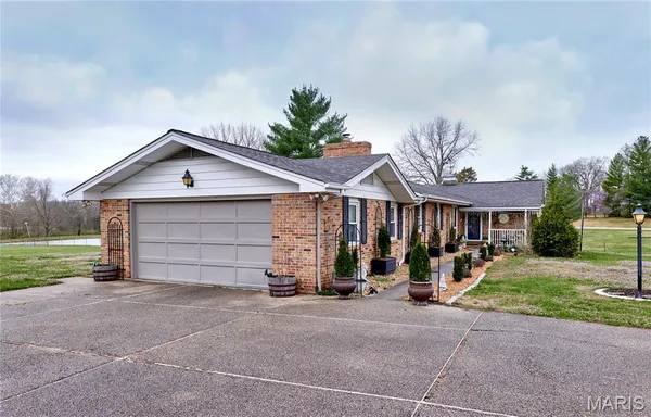 $424,500 | 7164 Windy Valley Lane, Pacific, MO 63069