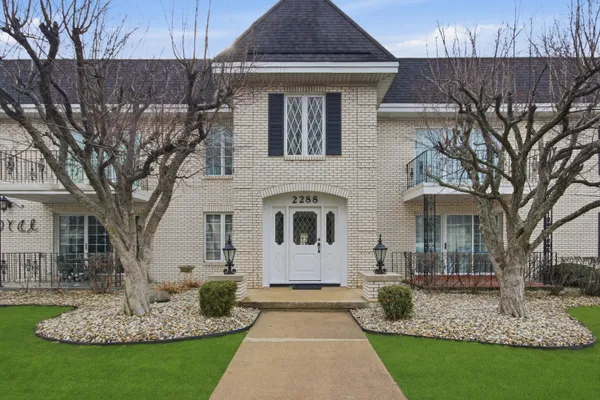 $220,000 | 2288 Bordeaux Walk, Unit D2, Highland, IN 46322