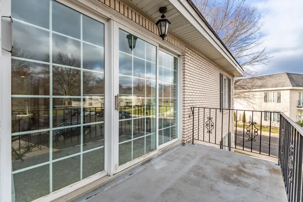 $220,000 | 2288 Bordeaux Walk, Unit D2, Highland, IN 46322