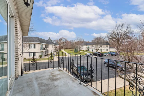 $220,000 | 2288 Bordeaux Walk, Unit D2, Highland, IN 46322