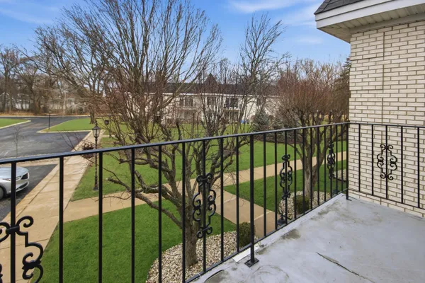 $220,000 | 2288 Bordeaux Walk, Unit D2, Highland, IN 46322