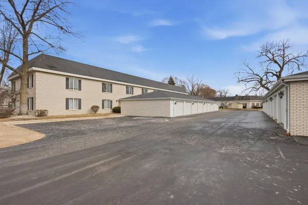 $220,000 | 2288 Bordeaux Walk, Unit D2, Highland, IN 46322