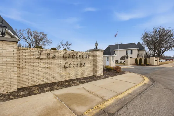 $220,000 | 2288 Bordeaux Walk, Unit D2, Highland, IN 46322