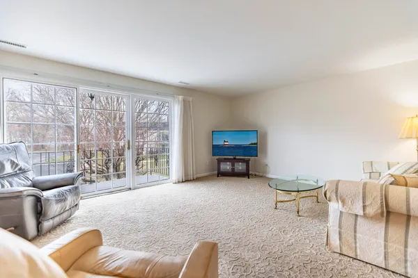 $220,000 | 2288 Bordeaux Walk, Unit D2, Highland, IN 46322