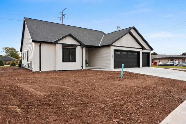 $454,900 | 201 Rivers Edge Drive, Kimberly, WI 54136