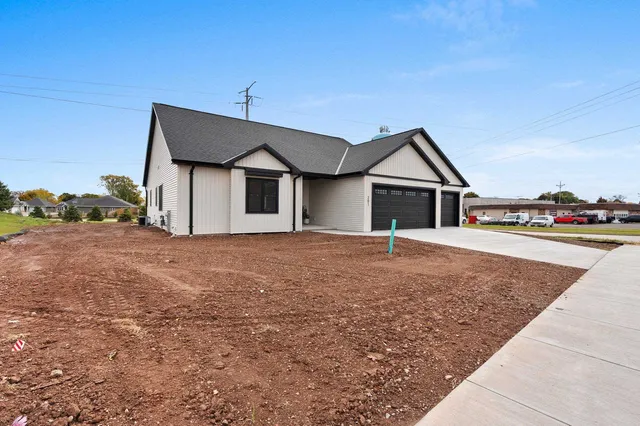 $454,900 | 201 Rivers Edge Drive, Kimberly, WI 54136