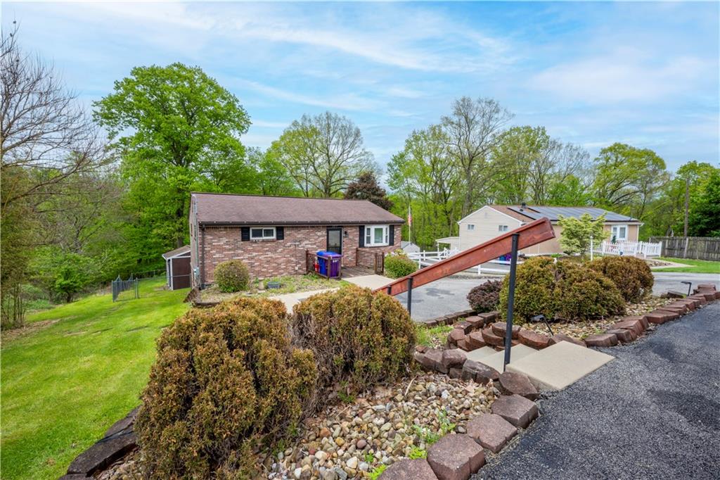 327 Beech Road Pittsburgh, PA 15239 - Photo 5 of 46