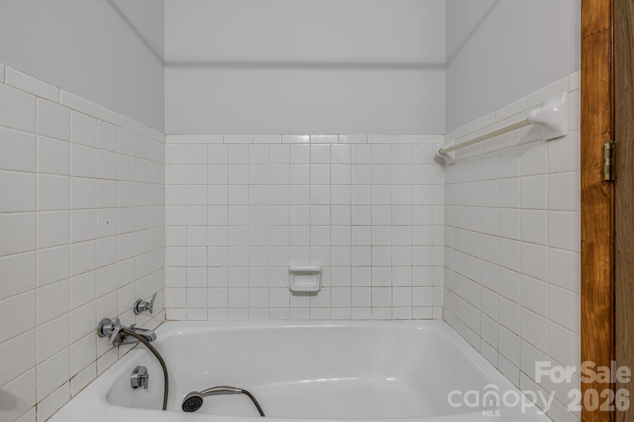 25 Hickory Tree Road Asheville, NC 28805 - Photo 18 of 39 Gallery Image 18