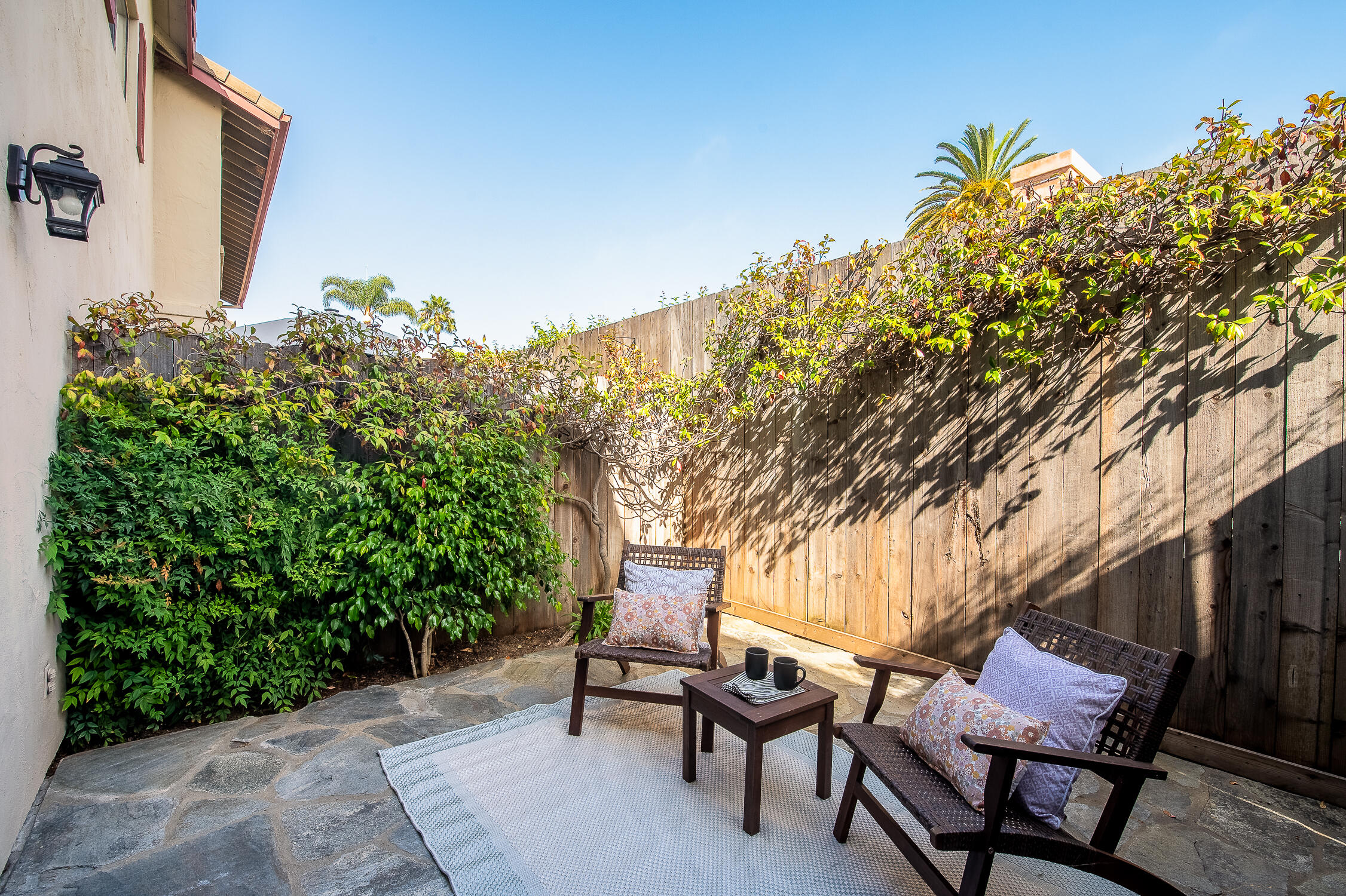 4344 Modoc Road, Unit 2 Santa Barbara, CA 93110 - Photo 26 of 28 a backyard of a house with table and chairs