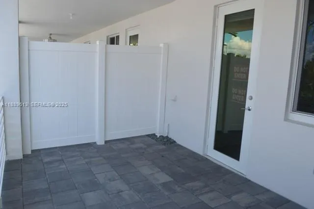 a view of a pathway with a pathway