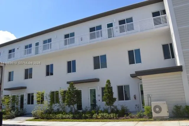 $3,300 | 6416 Northwest 102nd Court, Unit 110, Doral, FL 33178