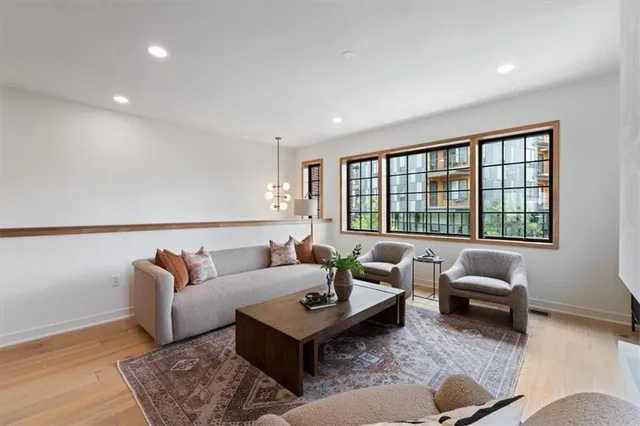 $799,000 | 537 East 19th Street, Kansas City, MO 64108