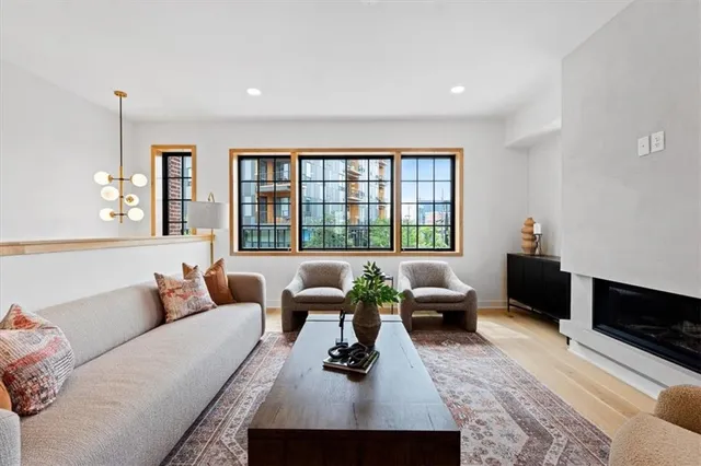 $799,000 | 537 East 19th Street, Kansas City, MO 64108