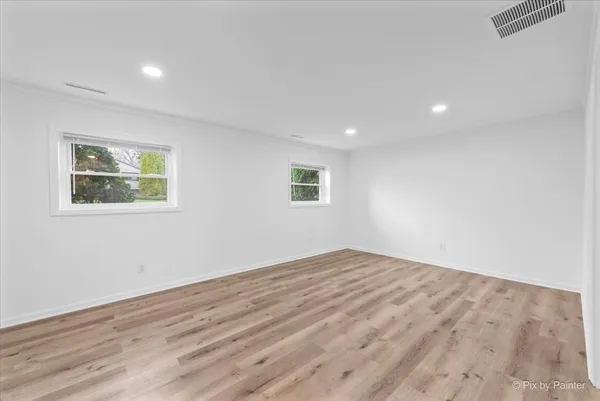 $359,900 | 765 Dartmoor Drive, Crystal Lake, IL 60014