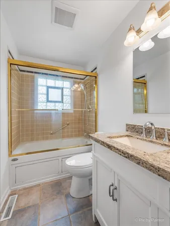 $359,900 | 765 Dartmoor Drive, Crystal Lake, IL 60014