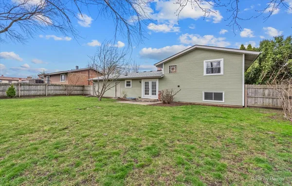 $359,900 | 765 Dartmoor Drive, Crystal Lake, IL 60014