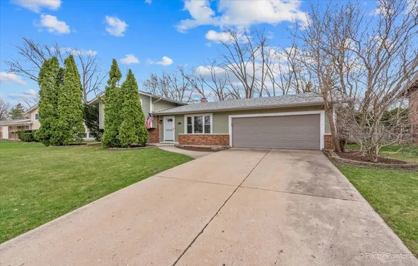 $359,900 | 765 Dartmoor Drive, Crystal Lake, IL 60014
