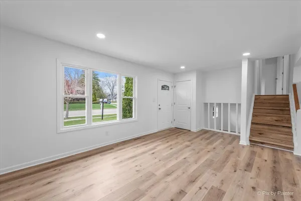 $359,900 | 765 Dartmoor Drive, Crystal Lake, IL 60014