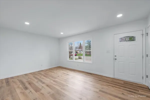 $359,900 | 765 Dartmoor Drive, Crystal Lake, IL 60014