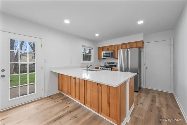 $359,900 | 765 Dartmoor Drive, Crystal Lake, IL 60014
