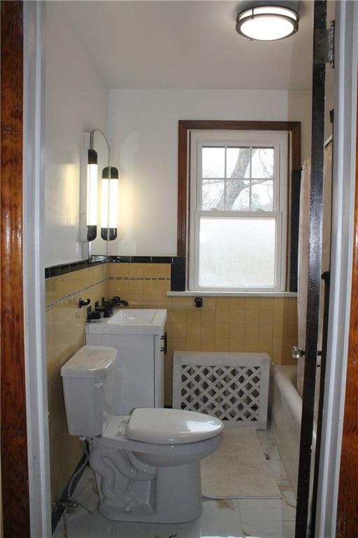 67 Warren Street Pittsburgh, PA 15205 - Photo 24 of 39 a bathroom with a sink toilet and shower
