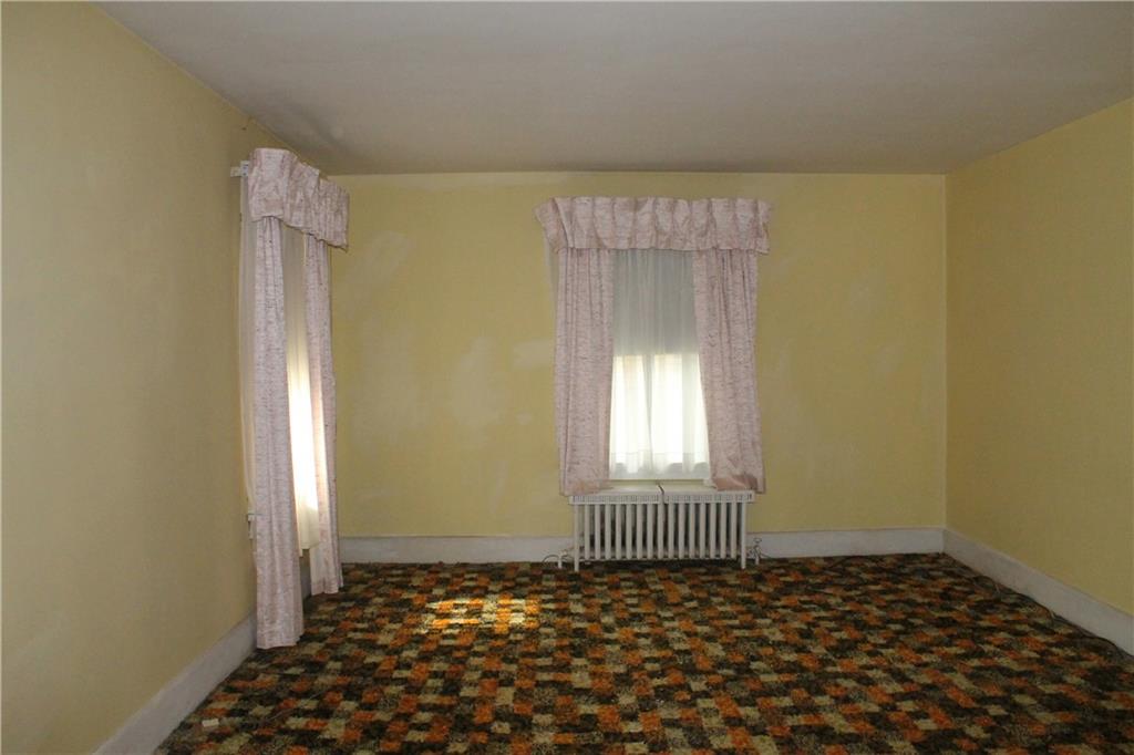 67 Warren Street Pittsburgh, PA 15205 - Photo 31 of 39 a bathroom with a window