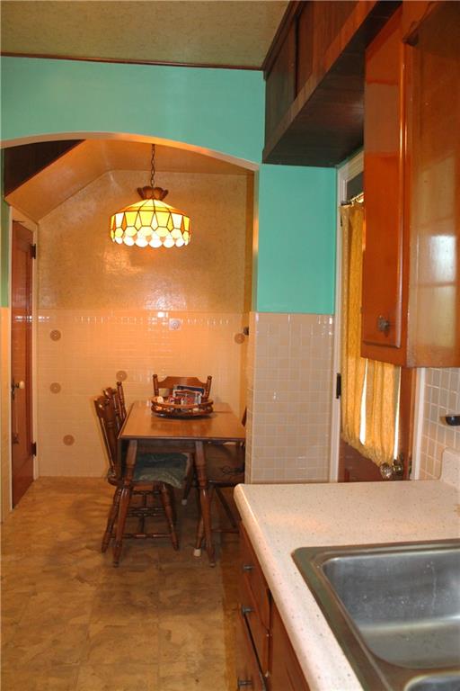 67 Warren Street Pittsburgh, PA 15205 - Photo 10 of 39 a view of a room with a table and chairs