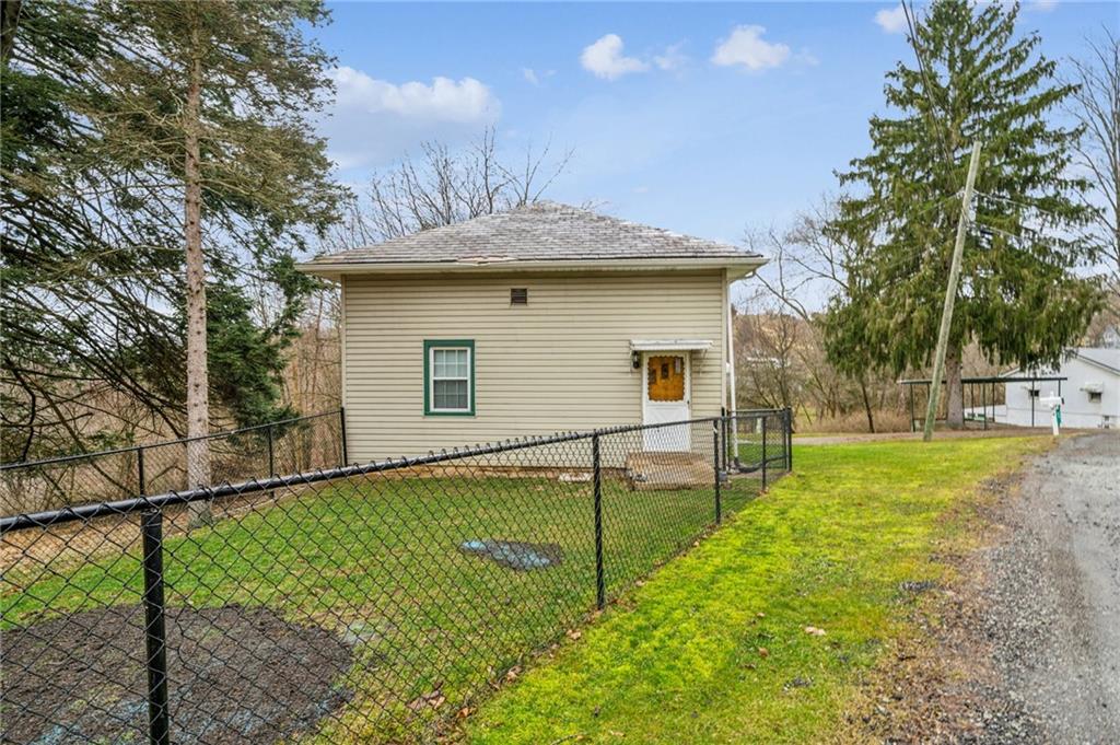 64 Allegheny Road Vandergrift, PA 15690 - Photo 4 of 25 Gallery Image 4